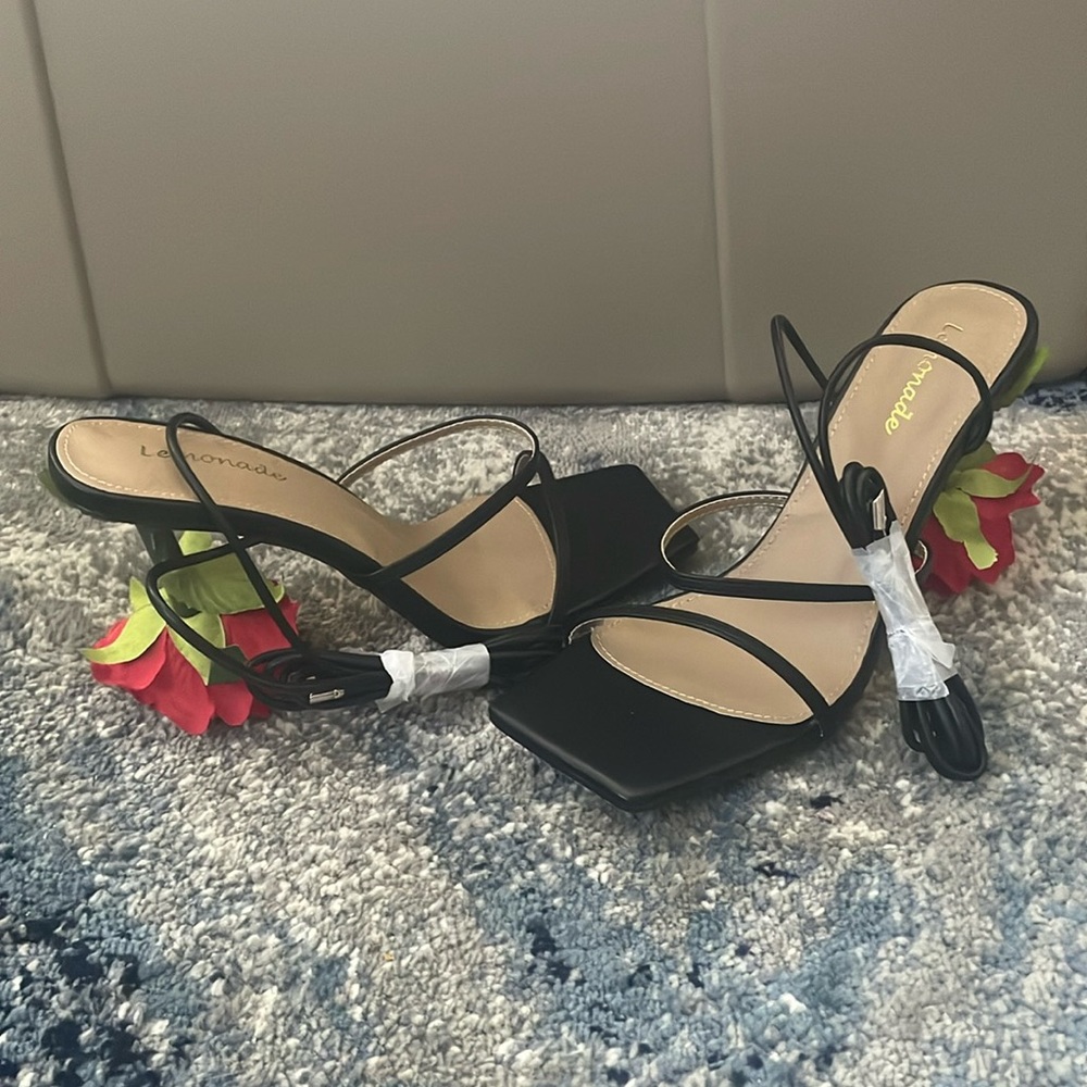 Black AKIRA Throne Sandals W/ Rose Heel